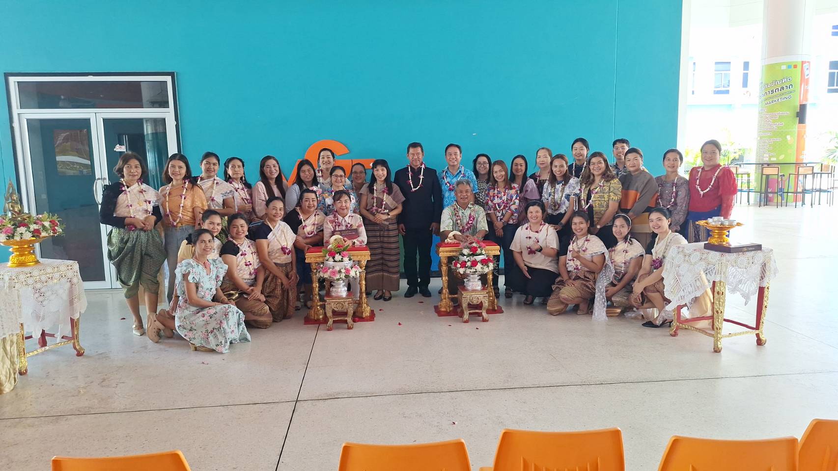 รดน้ำดำหัวผู้อาวุโส สงกรานต์ สำราญสานใจชาว ควจ